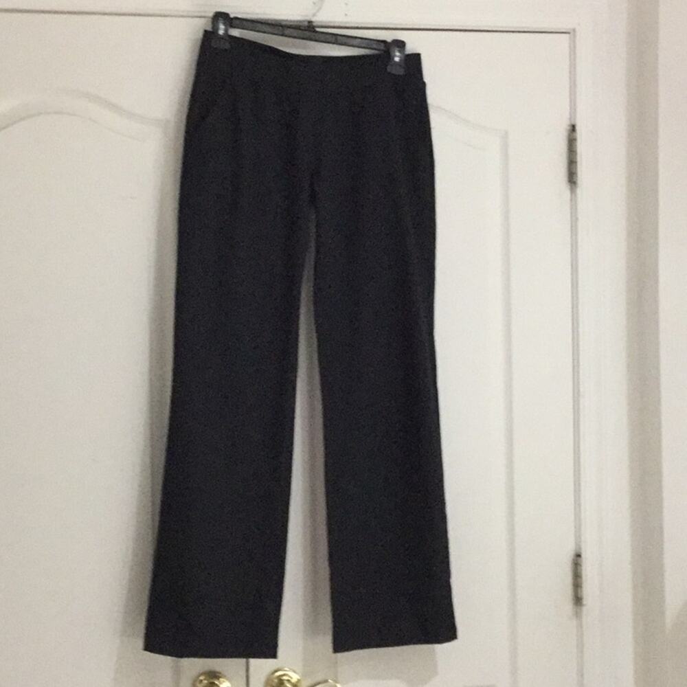 Under Armour black M 💯polyester straight leg euc